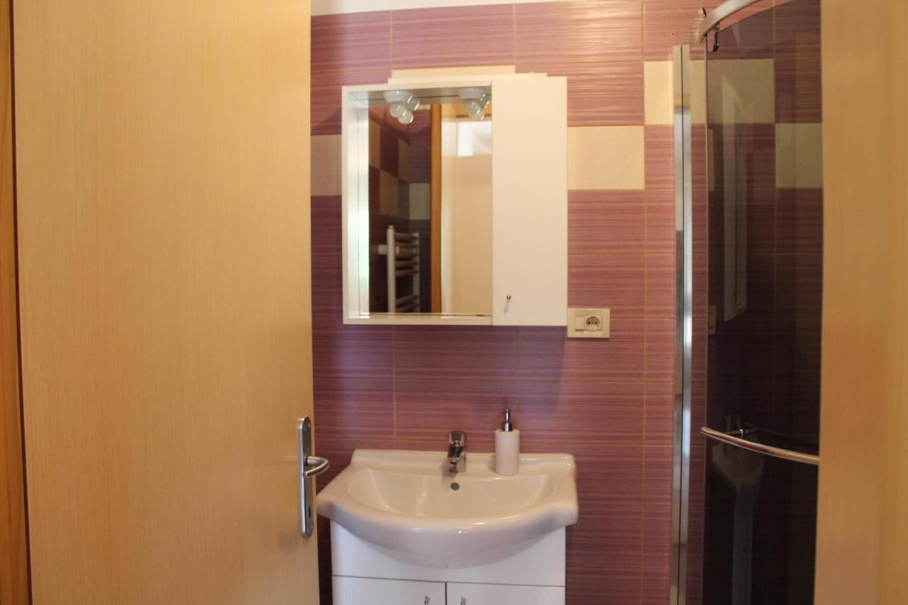 Apartmani Klaudija Валун Экстерьер фото