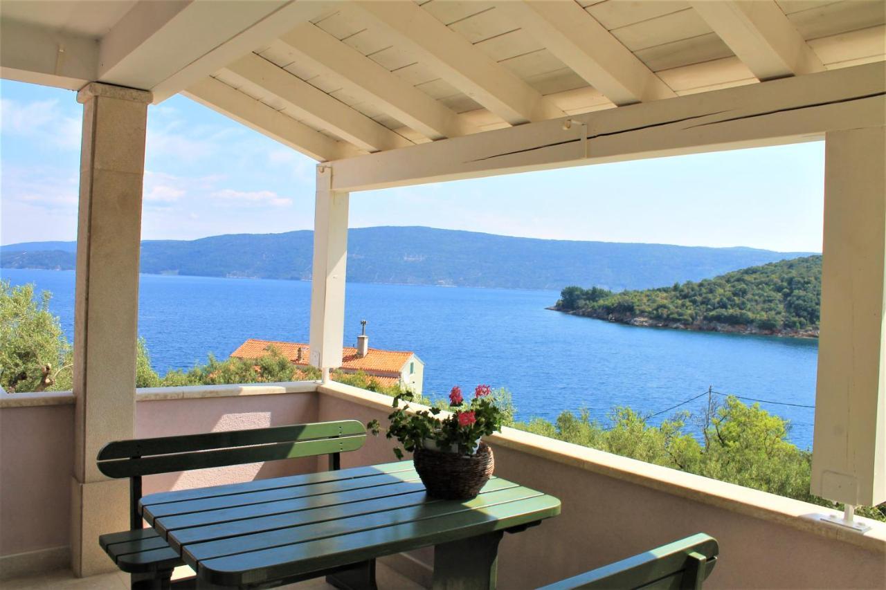 Apartmani Klaudija Валун Экстерьер фото