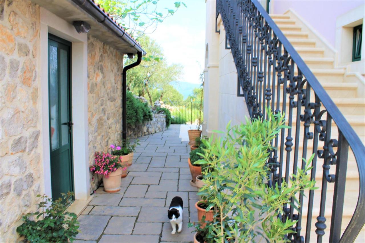 Apartmani Klaudija Валун Экстерьер фото