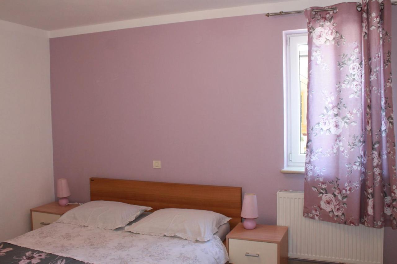 Apartmani Klaudija Валун Экстерьер фото