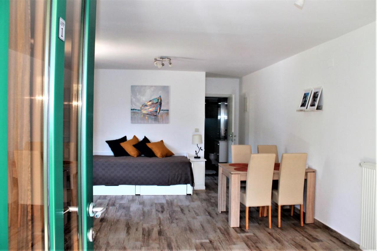 Apartmani Klaudija Валун Экстерьер фото