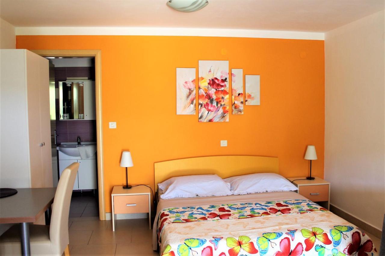Apartmani Klaudija Валун Экстерьер фото