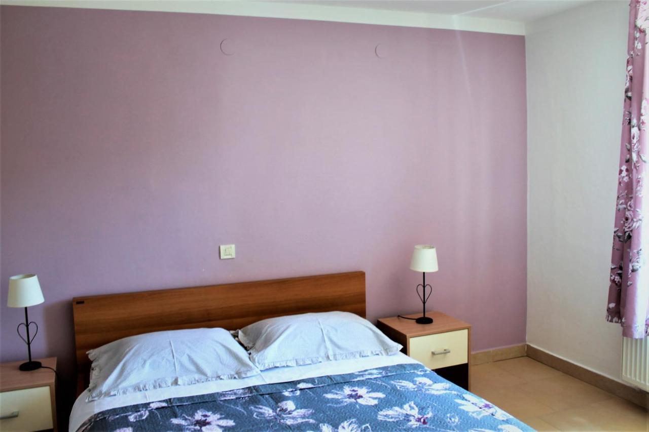 Apartmani Klaudija Валун Экстерьер фото