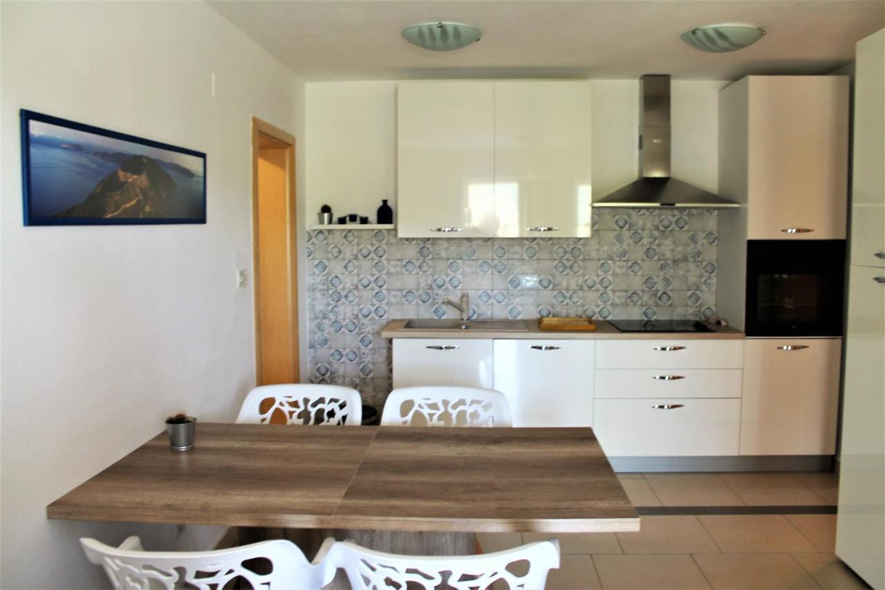Apartmani Klaudija Валун Экстерьер фото