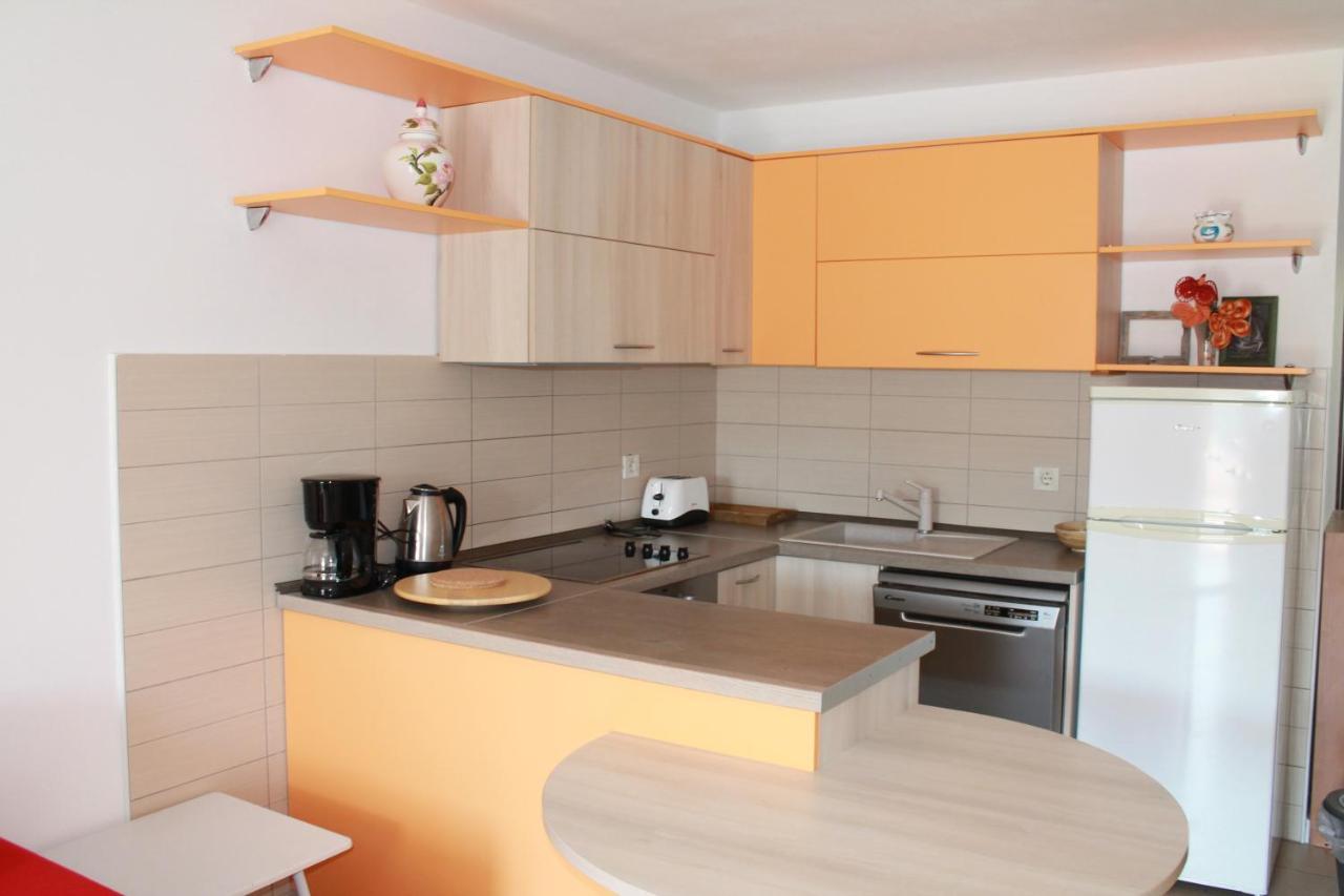 Apartmani Klaudija Валун Экстерьер фото