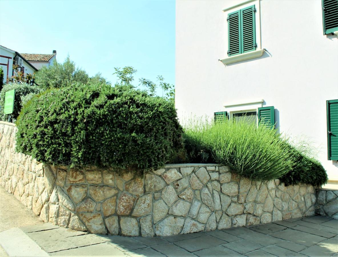 Apartmani Klaudija Валун Экстерьер фото