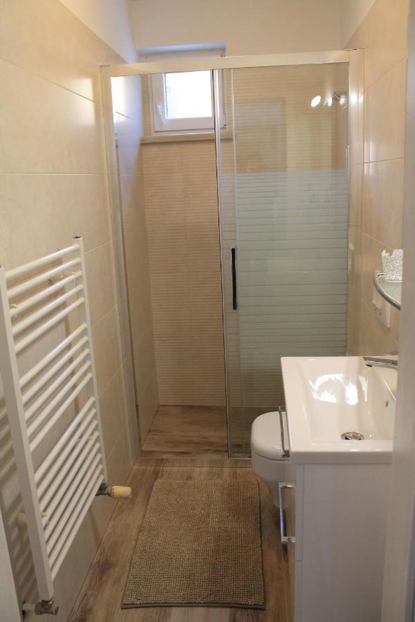Apartmani Klaudija Валун Экстерьер фото